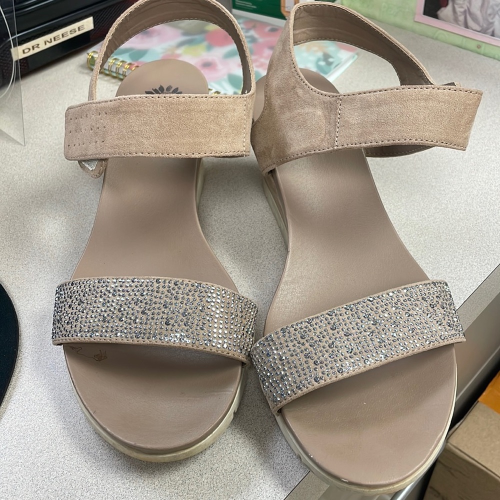 VEUC size 11 yellow box wedges